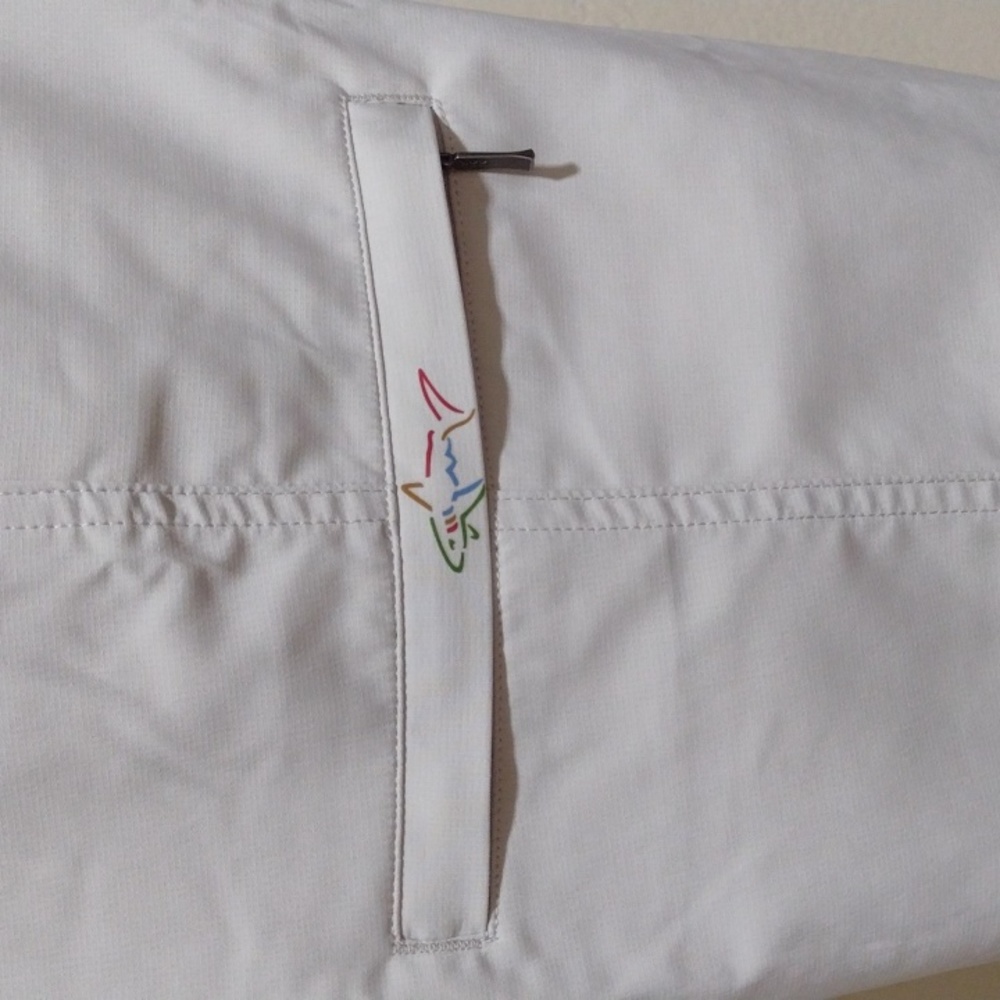Greg Norman 10" TECH CARGO GOLF SHORT - Picture 4 of 5